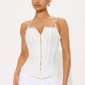 White ditsy floral ribbed Top NEW 🏷️